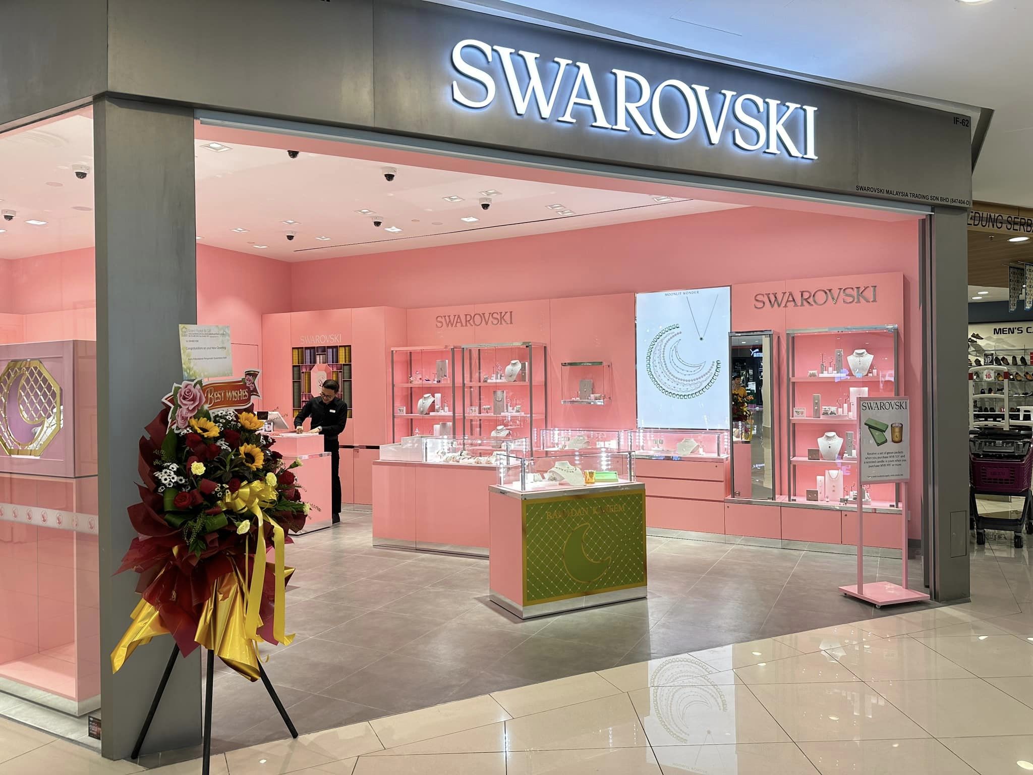 Queensbay Mall It's All Happening Here!